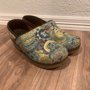 Sanita embroidered clogs